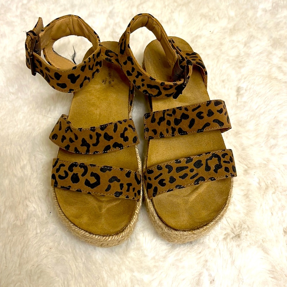 Universal thread cheetah print platform espadrilles.